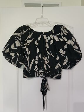 Banana Republic Ramie Black Floral Puff-Sleeve Open Back top
